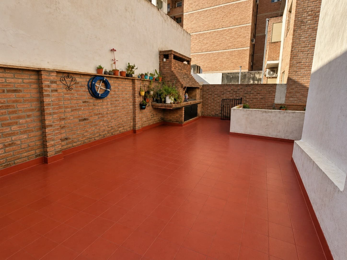 Residencia de Estilo en Ubicación Estratégica: Ideal Vivienda o Institución - foto 11